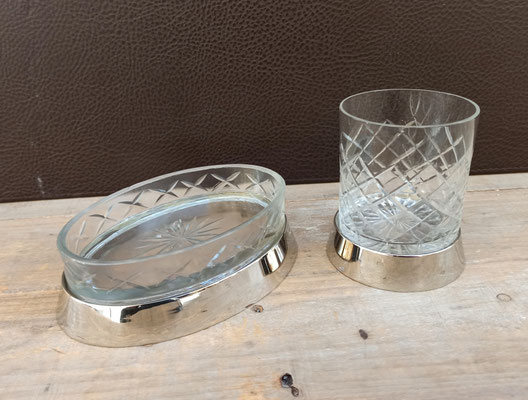 Jabonera y vaso portacepillos de cristal y metal. Ref 60026. Vaso 9,5x8. Jabonera 4x15,5