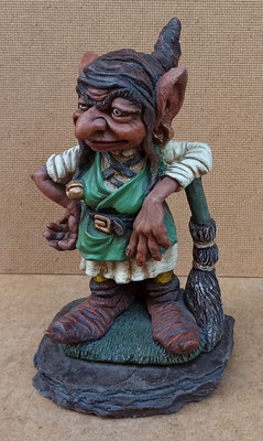 Arte Astur. Duende cerámica pintado a mano. Ref 2078. 21x12x11