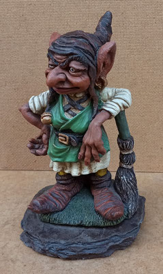 Arte Astur. Duende cerámica pintado a mano. Ref 2078. 21x12x11