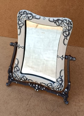 Espejo de mesa metal esmaltado. Ref 77677. 20x16x8