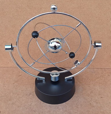 Esfera cosmos movimiento perpetuo. Ref 42254. 24x23x14