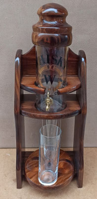 Licorera Whisky con base madera y 4 vasos de tubo. Ref 527 