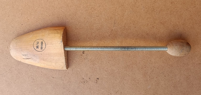 Pernito de madera vintage. Ref PER07. 34X8X3