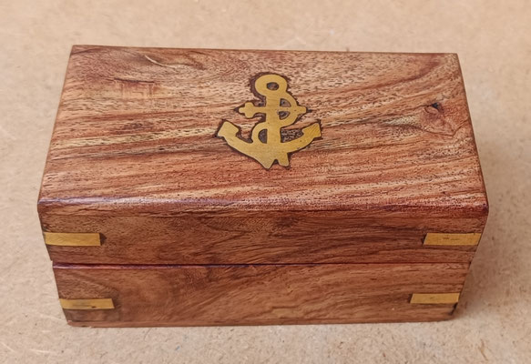 Caja madera de palisandro con adorno de latón. Ref C004. 5x10x5,5