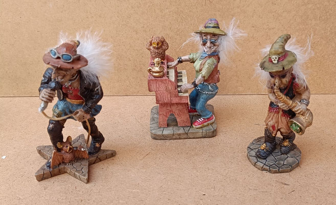 Orquesta brujas resina. Ref 9797. 11x6 aprox