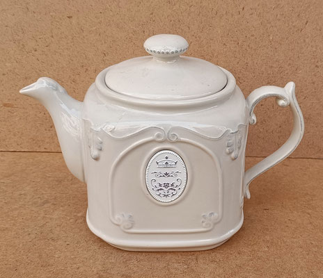 Tetera porcelana relieve. Ref 209917. 17x20x12