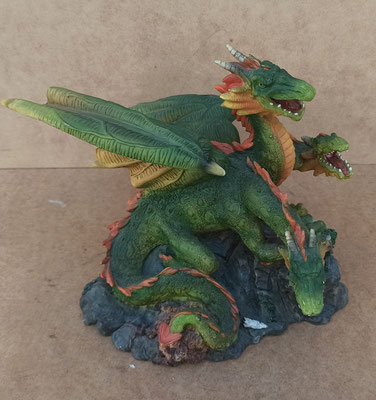 Dragon 3 cabezas resina. Ref 4094. 21x27x28
