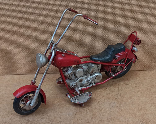 Moto roja. Ref 10/621. 13x20x7