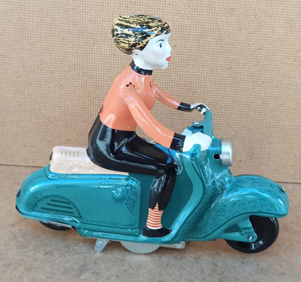 Scooter. Ref 1310. 14x16,5