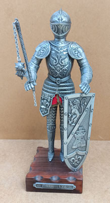 Armadura medieval metal. Ref 500004058. 38x12x12