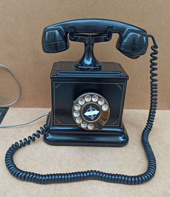 Teléfono de baquelita antiguo reacondicionado. Ref web 006