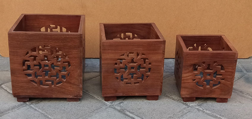 Maceteros madera. Grande 19x18x18 Mediano 17x15x15. Pequeño 14x13x13