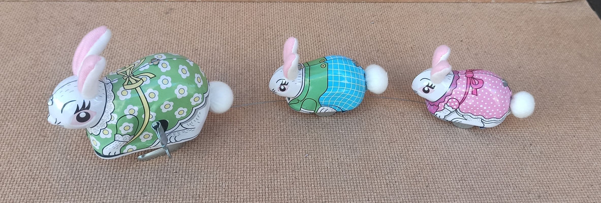Familia de conejos. Ref 1192. 7x27x4