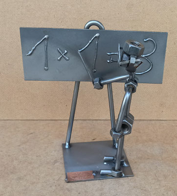 Figura tuercas maestro. Ref 300. 17x17x8