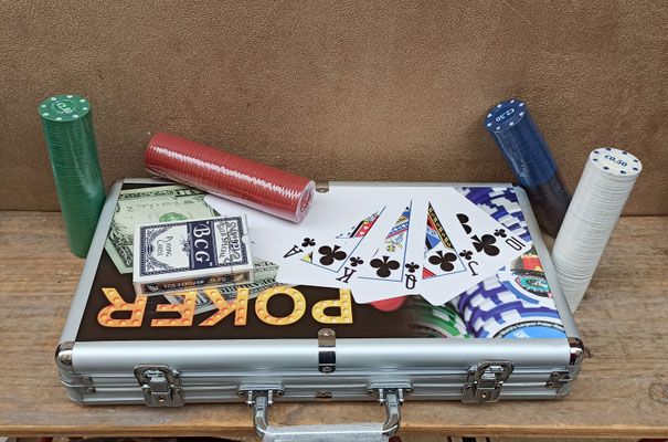 Maletín póker con fichas. 38x21x6