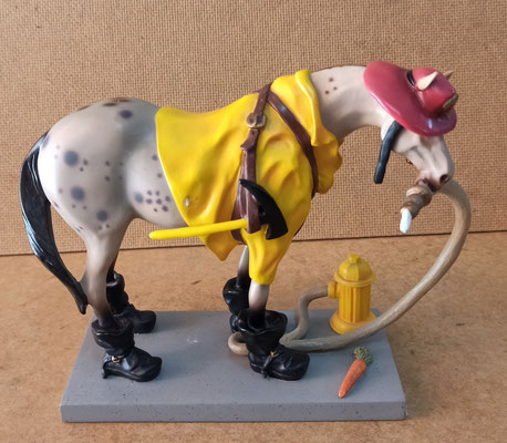 Caballo The trail of painted ponies. Fireman Pony por Dwayne & Ginger Ulibarri.  Ref 1453. 