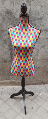 Maniquí regulable de tela. Medida mínima 133x38