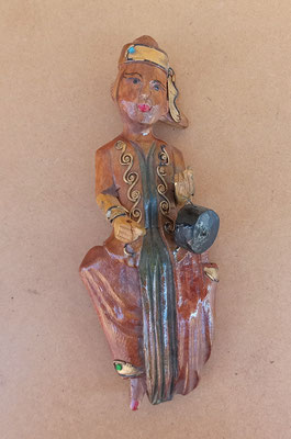 Figura madera músico tailandés para pared. Ref FM990. 27x10x6