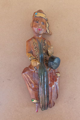 Figura madera músico tailandés para pared. Ref FM990. 27x10x6