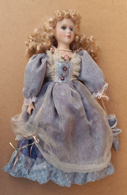 Muñeca de porcelana. Ref GOY. 50X26