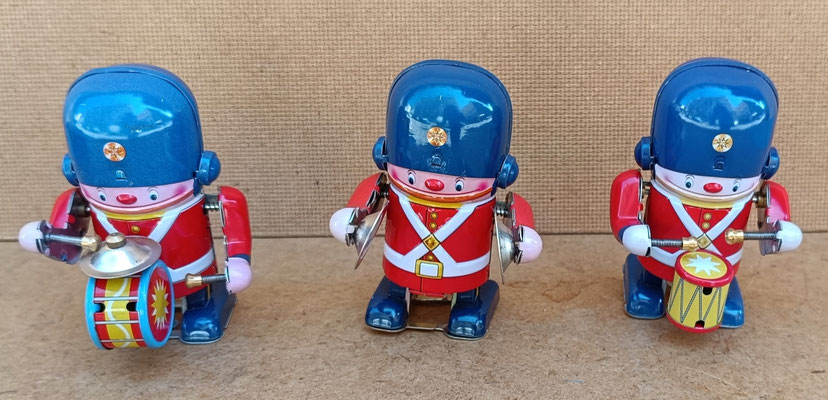 Soldado inglés hojalata. Ref MS407. 9x8x6. Consultar modelos disponibles 
