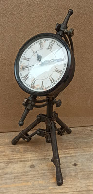 Reloj con trípode. Ref 16869. 40x20x13 diámetro