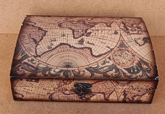 Cofre madera forrado en papel. Ref CA243. 32x22x8