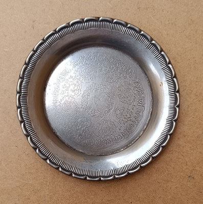 Platillo metal labrado. 9,5x1