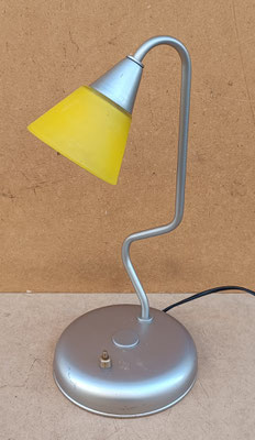 Lámpara escritorio aluminio y cristal. 38x16