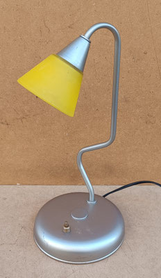 Lámpara escritorio aluminio y cristal. 38x16