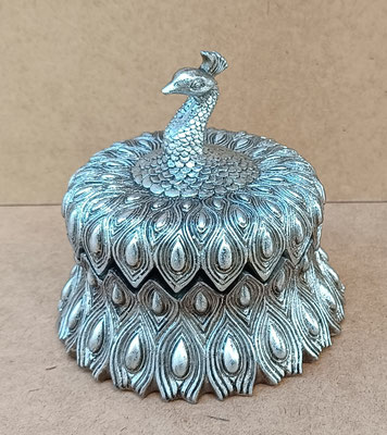 Caja resina pavo real. Ref 39300. 12,5x13
