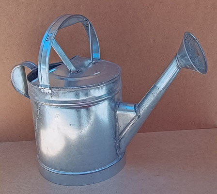 Regadera chapa galvanizada. Ref REGA10. 47x50x26. 10 litros