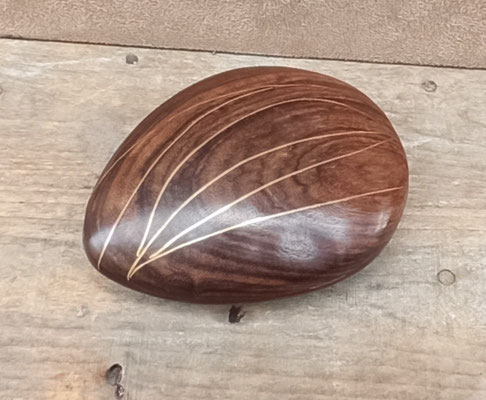 Caja madera de palisandro adornos latón. Ref 220. 12x9x4
