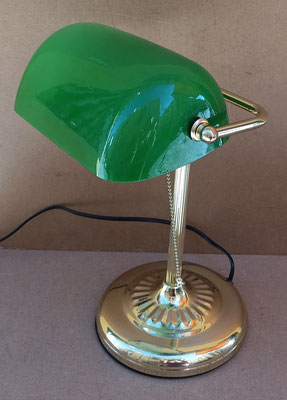 Lámpara banquero cristal verde con cadena. Ref HL910. 40x27. Base 19 centímetros diámetro.