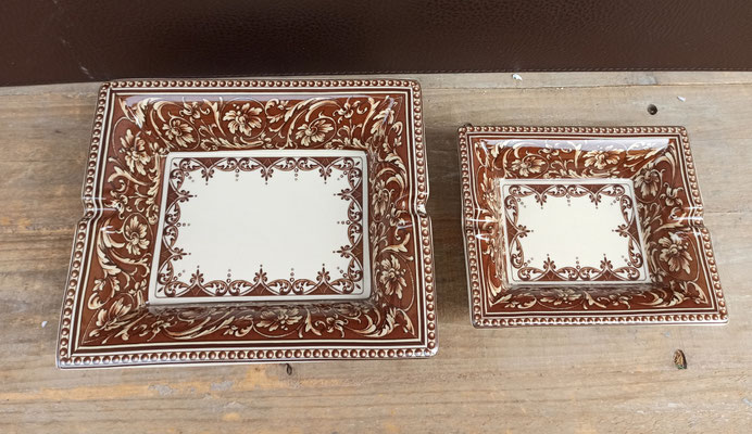 Cenicero de porcelana. Ref 30316. Grande 20x16x5. Pequeño 14x12x3,5
