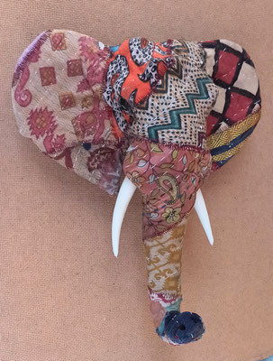 Cabeza de elefante forrada en tela. Ref 67958. 28x26x12.