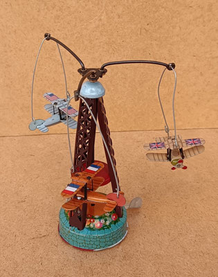 Tiovivo aviones. Ref MM264. 14x12x6