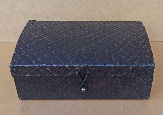 Caja madera forrada piel. Ref 5463. 36x23x14