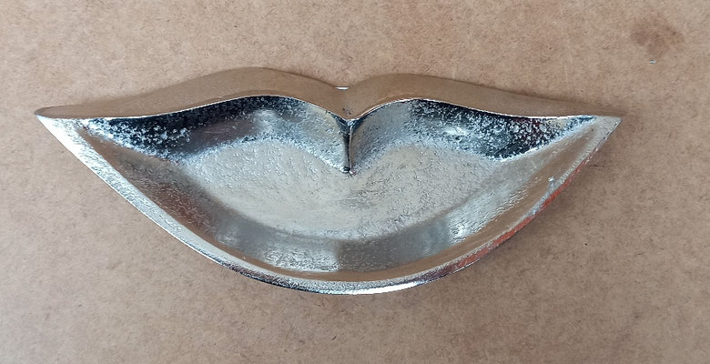 Bandeja labios metal. Ref 45528. 18x7