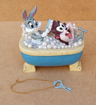Hucha bañera baby Looney Tunes resina. Ref 1300713x14x7