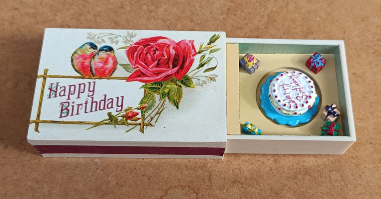 Caja cerillas Happy Birthday con música y movimiento. Ref MR9097. 14x5,5x3 abierto 