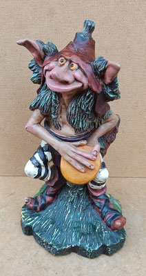 Arte Astur. Duende cerámica pintado a mano. Ref 414. 25x14x13