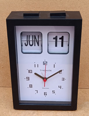 Reloj con calendario de fichas. Ref 41500. 20x13x6