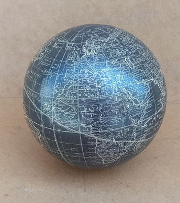 Globo Vaugondy negro sin soporte. Ref GL311. 18 centímetros de diámetro 