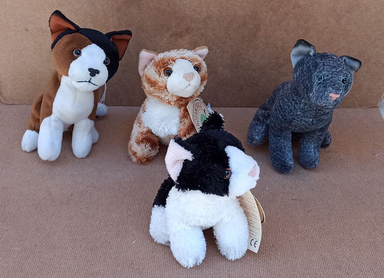 Gatos de peluche con maullido. 13x16