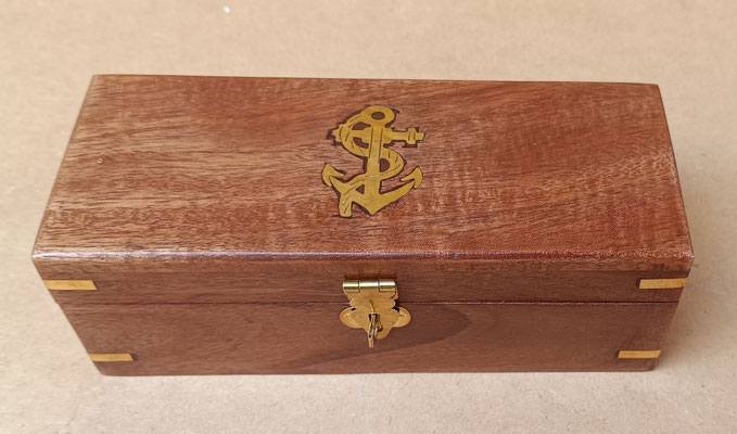 Caja madera de palisandro con adorno de latón. Ref C016. 6x18x7