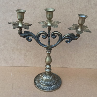 Candelabro flor 3 brazos. Ref 622. 37x34