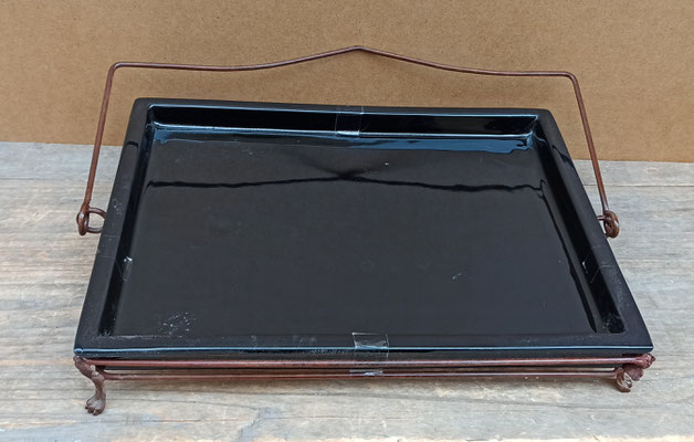 Bandeja cerámica con soporte metal. 33x25x5
