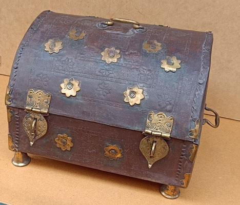 Baúl metal. Ref CC71. 36x37x29