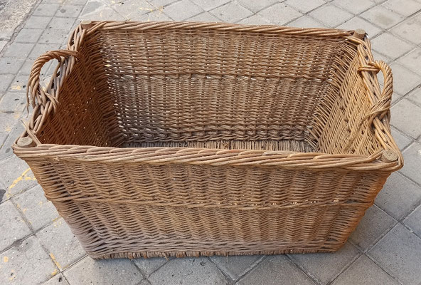 Cesto con asas. 79x52x45